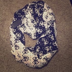 GORGEOUS Guess Infiniti Scarf